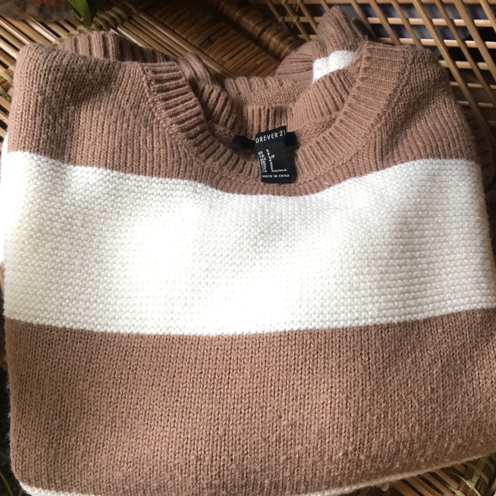 Baggy brown and white striped sweater. Only worn once!